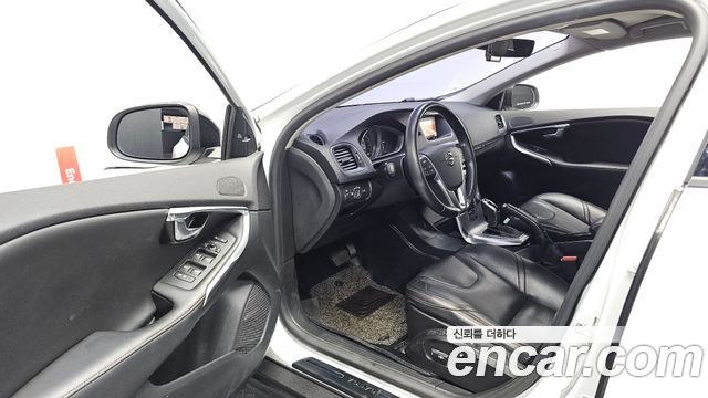 Volvo V40 2018 — photo 13
