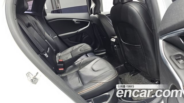 Volvo V40 2018 — photo 17