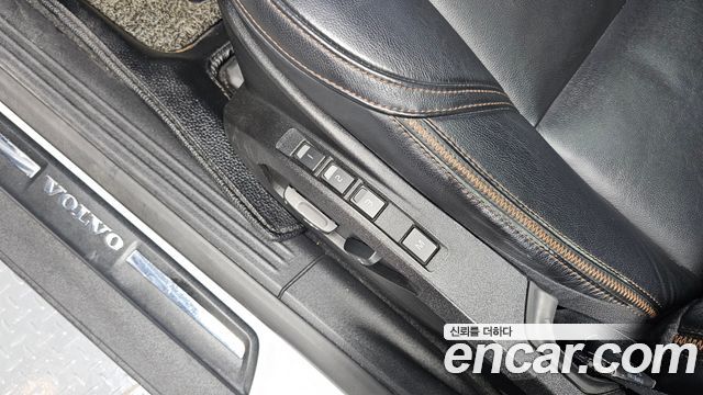 Volvo V40 2018 — photo 21