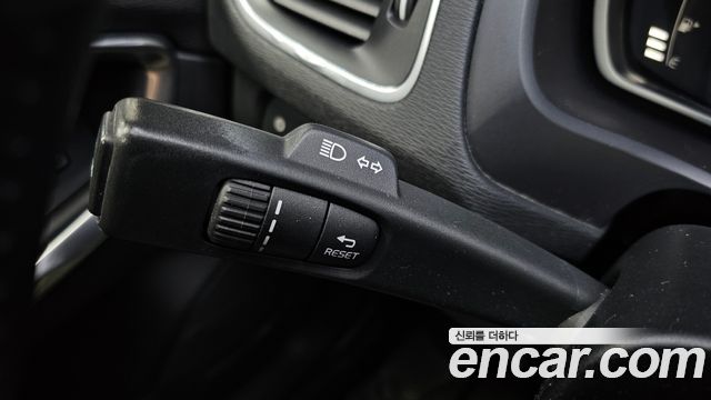 Volvo V40 2018 — photo 26
