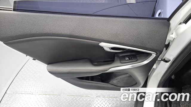 Volvo V40 2018 — photo 15