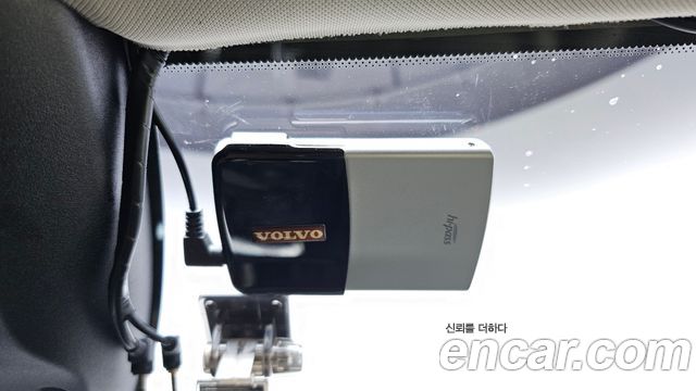 Volvo V40 2018 — photo 27