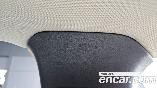 Volvo V40 2018 — photo 30