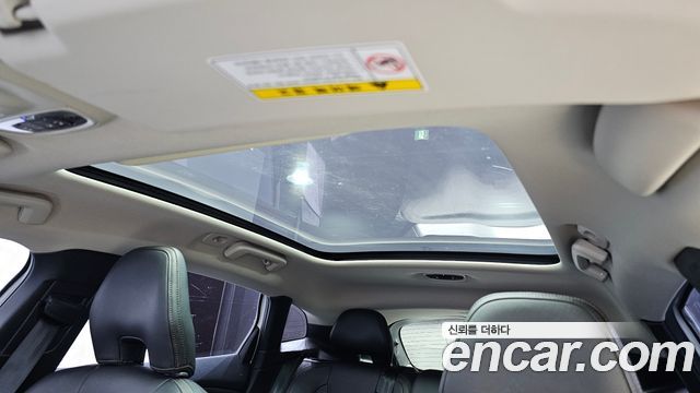 Volvo V40 2018 — photo 31