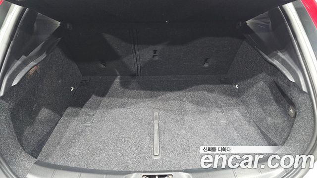 Volvo V40 2018 — photo 32