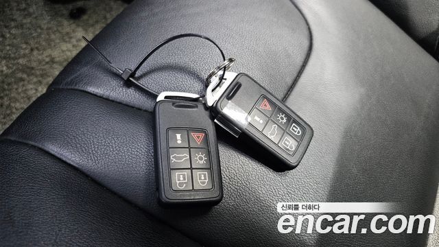 Volvo V40 2018 — photo 33