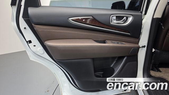 Infiniti QX60 2018 — photo 15