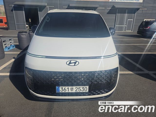 Hyundai Staria 2025 — photo 1
