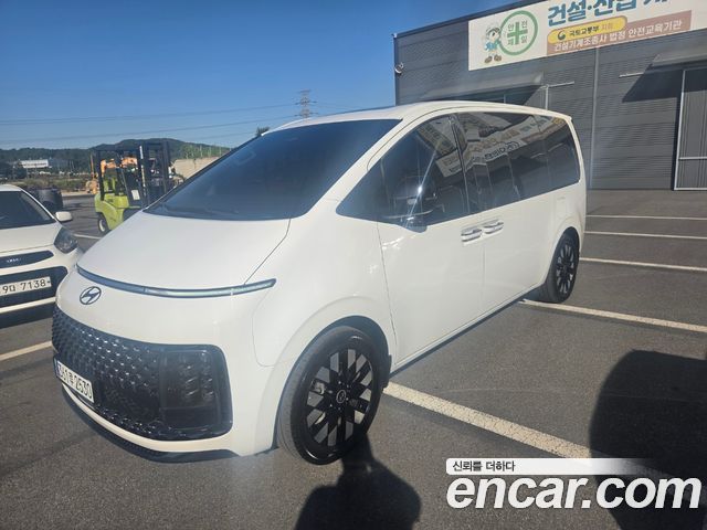 Hyundai Staria 2025 — photo 3