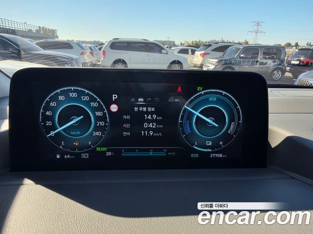 Hyundai Staria 2025 — photo 8