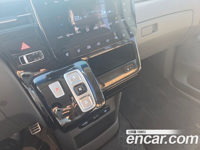 Hyundai Staria 2025 — photo 10