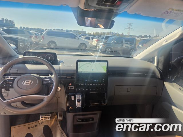 Hyundai Staria 2025 — photo 11