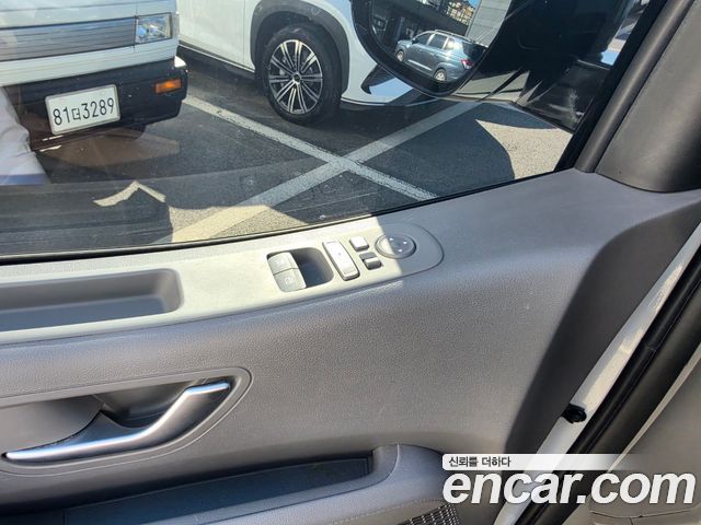 Hyundai Staria 2025 — photo 12