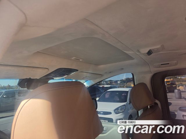 Hyundai Staria 2025 — photo 13