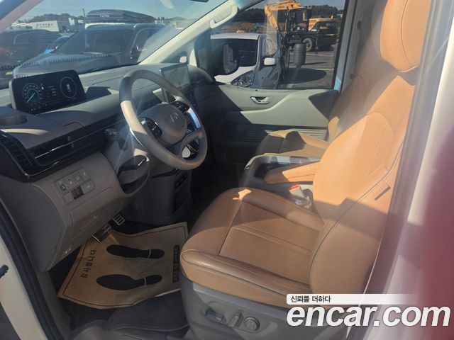 Hyundai Staria 2025 — photo 14