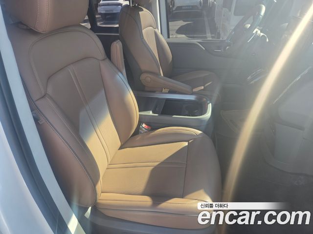Hyundai Staria 2025 — photo 15