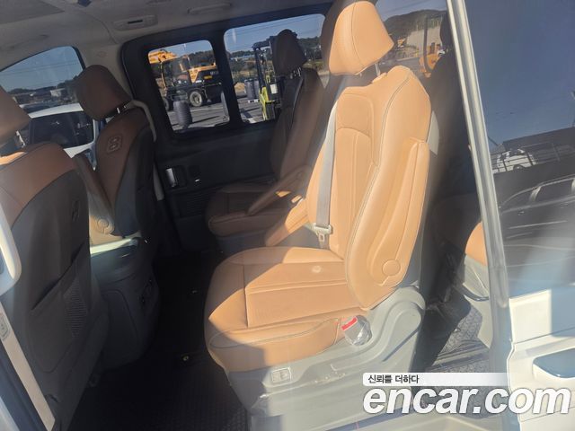 Hyundai Staria 2025 — photo 16