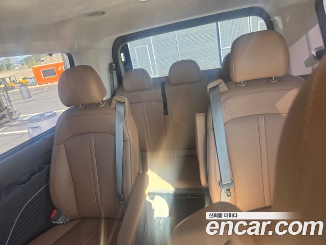 Hyundai Staria 2025 — photo 17