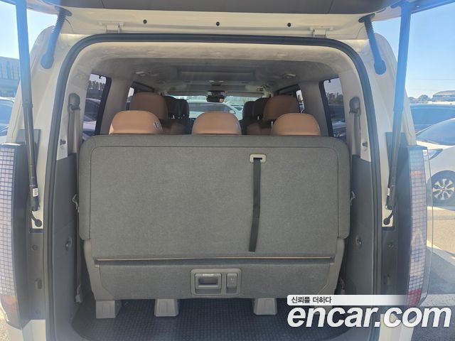Hyundai Staria 2025 — photo 18