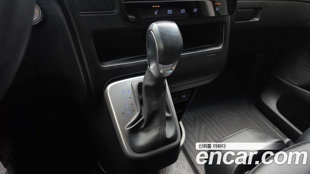 Hyundai Staria 2022 — photo 9