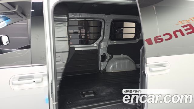Hyundai Staria 2022 — photo 11