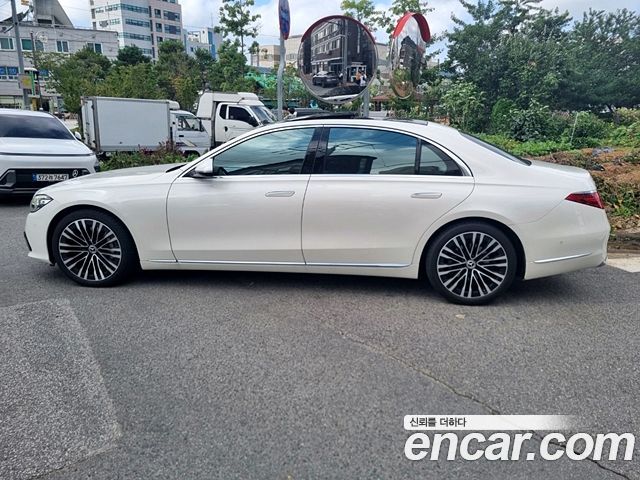 Mercedes-Benz S-Class 2023 — photo 2