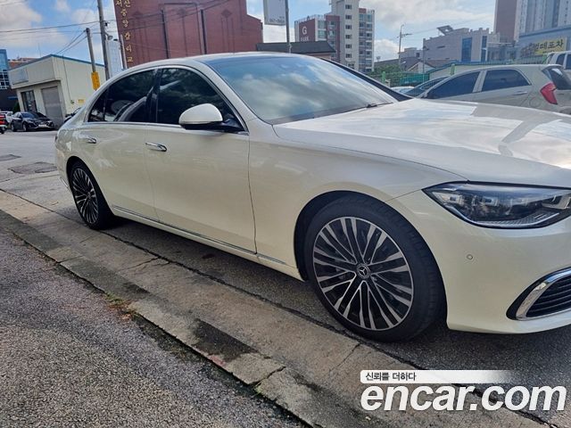 Mercedes-Benz S-Class 2023 — photo 3