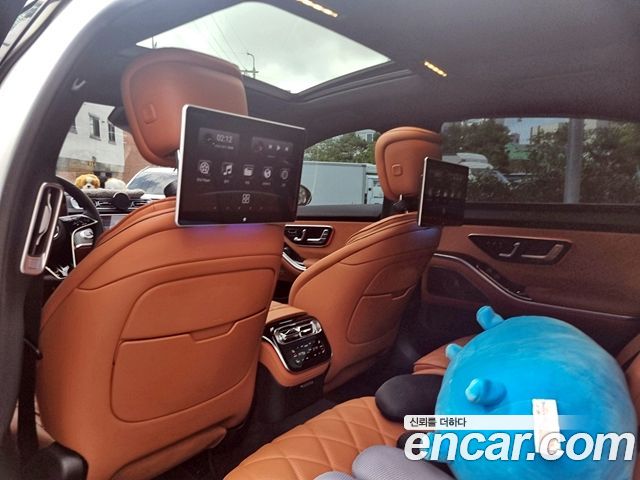 Mercedes-Benz S-Class 2023 — photo 10