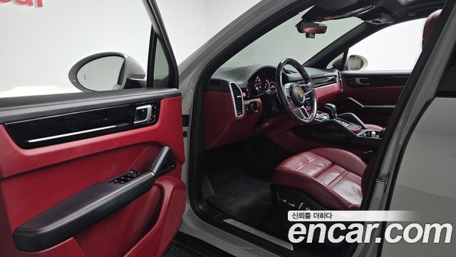 Porsche Cayenne 2021 — photo 13