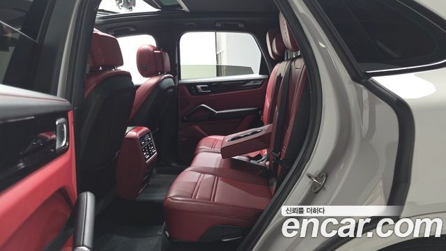 Porsche Cayenne 2021 — photo 18