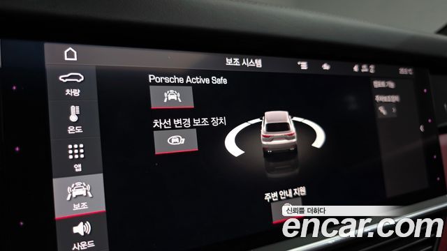 Porsche Cayenne 2021 — photo 24