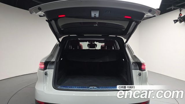 Porsche Cayenne 2021 — photo 26