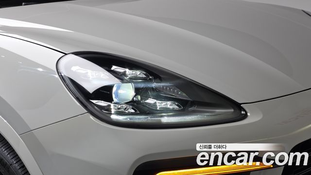 Porsche Cayenne 2021 — photo 8
