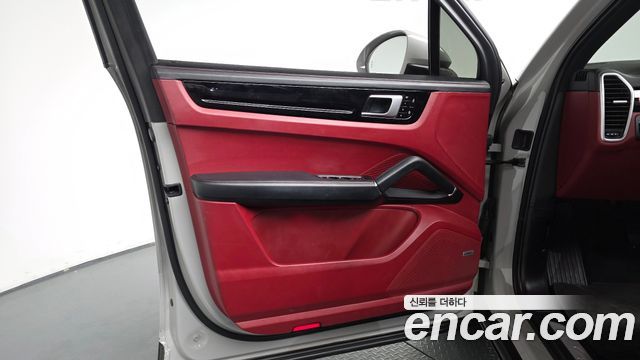 Porsche Cayenne 2021 — photo 14