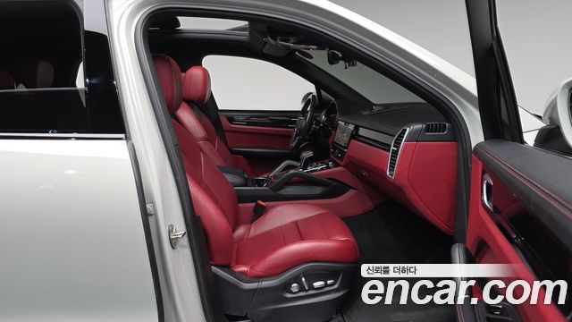 Porsche Cayenne 2021 — photo 16