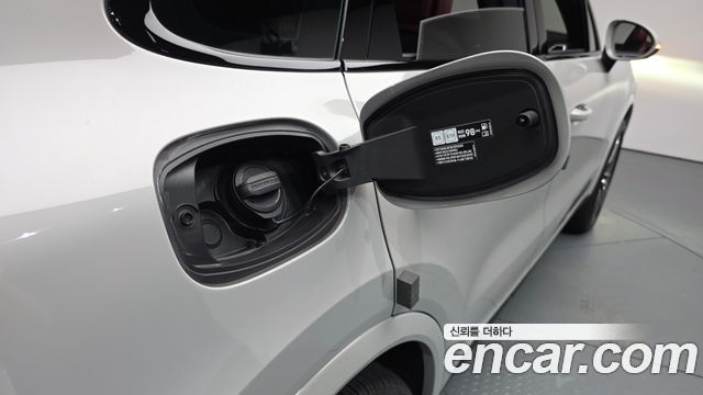 Porsche Cayenne 2021 — photo 27