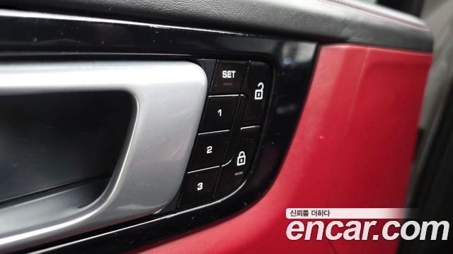 Porsche Cayenne 2021 — photo 36