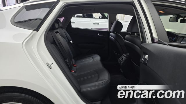Kia K5 2016 — photo 17
