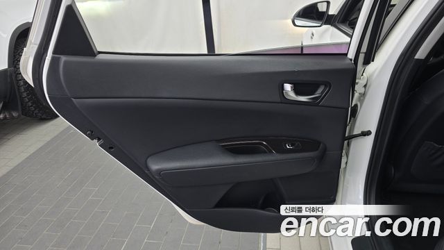 Kia K5 2016 — photo 15