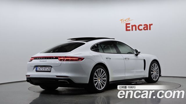 Porsche Panamera 2018 — photo 2