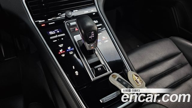 Porsche Panamera 2018 — photo 12