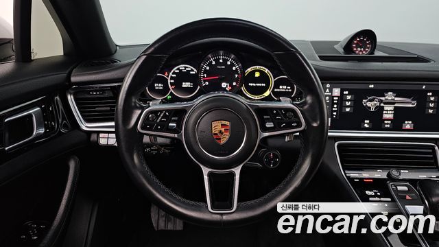 Porsche Panamera 2018 — photo 19