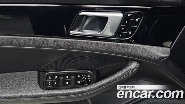 Porsche Panamera 2018 — photo 24
