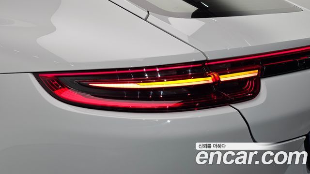 Porsche Panamera 2018 — photo 9