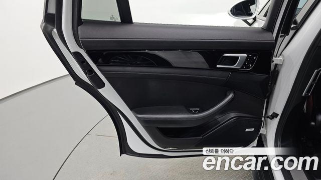 Porsche Panamera 2018 — photo 15