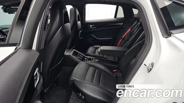 Porsche Panamera 2018 — photo 16