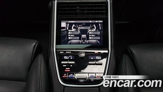Porsche Panamera 2018 — photo 28