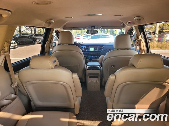 Kia Canival 2016 — photo 6