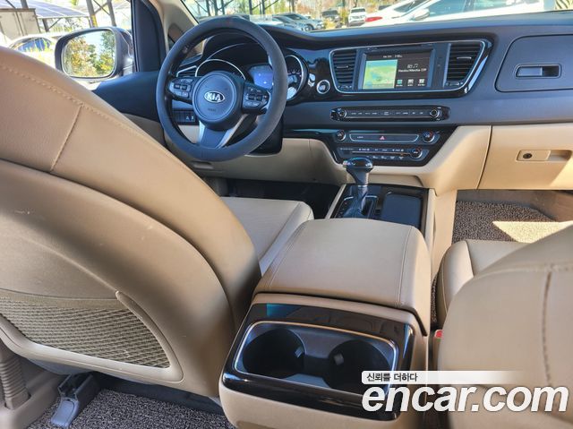 Kia Canival 2016 — photo 14