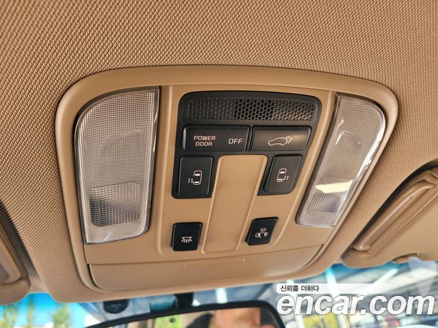 Kia Canival 2016 — photo 16